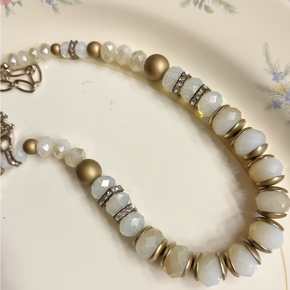 “Chic Opal-like Beaded Necklace – Vintage-Inspired Gold Tone Rhinestone Accents”